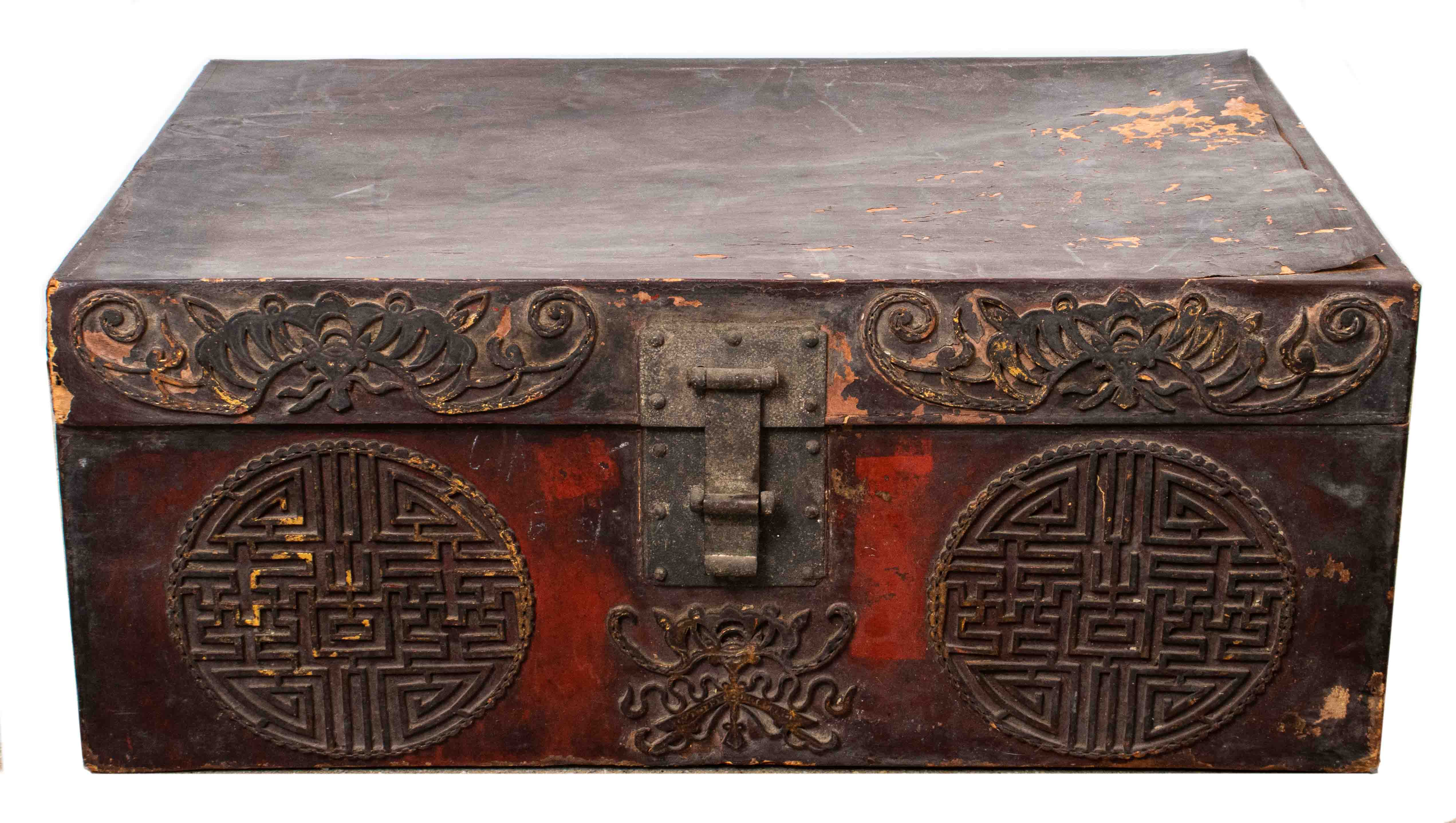 Appraisal: CHINESE ANTIQUE DECORATED WOODEN TRUNK Chinese antique decorated wooden trunk