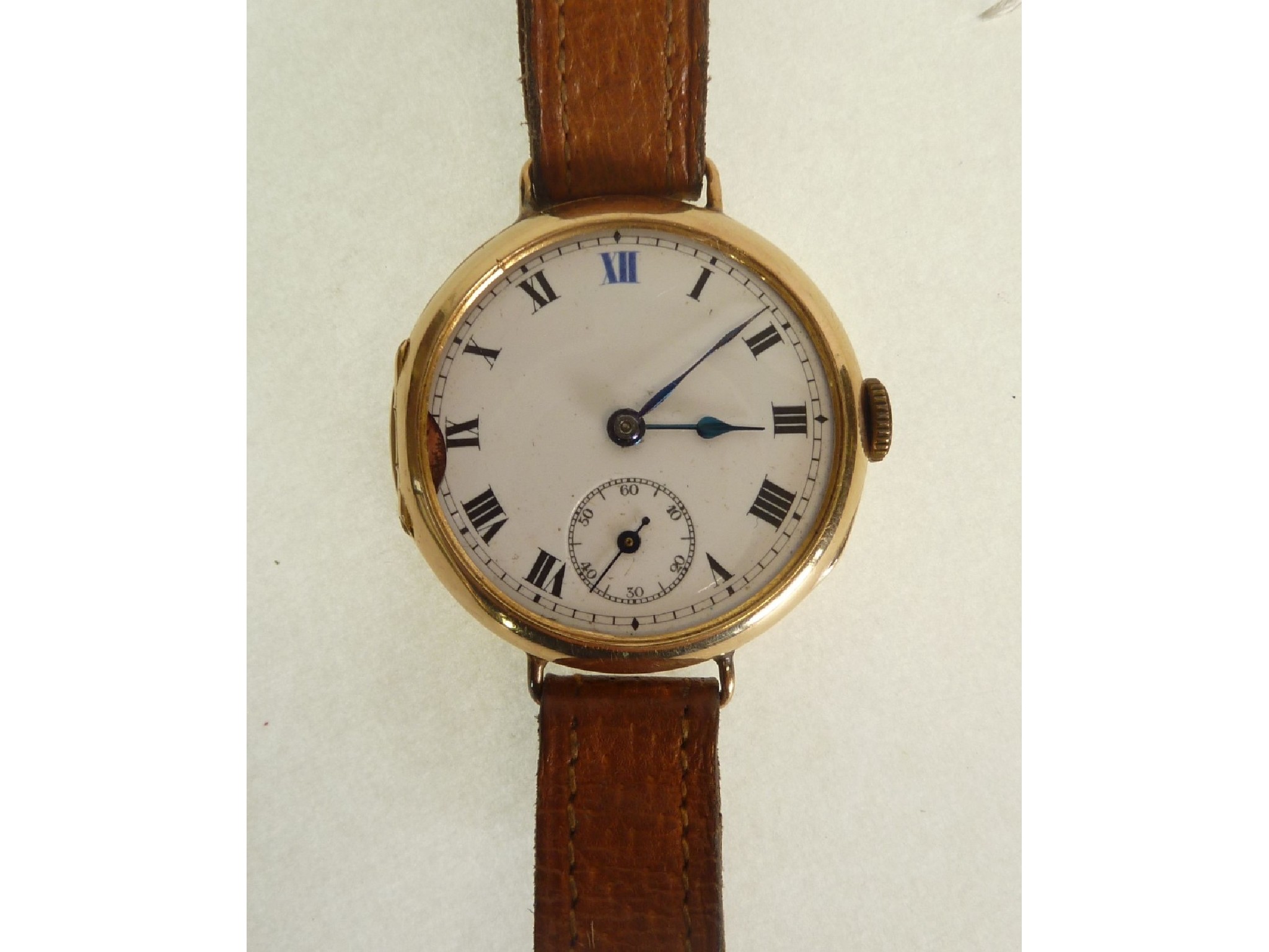 Appraisal: A SWISS CT GOLD CASED WRIST WATCH with white roman