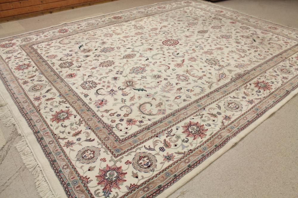 Appraisal: A CONTEMPORARY HAND KNOTTED ORIENTAL CARPET Indo-Persian overall floral design