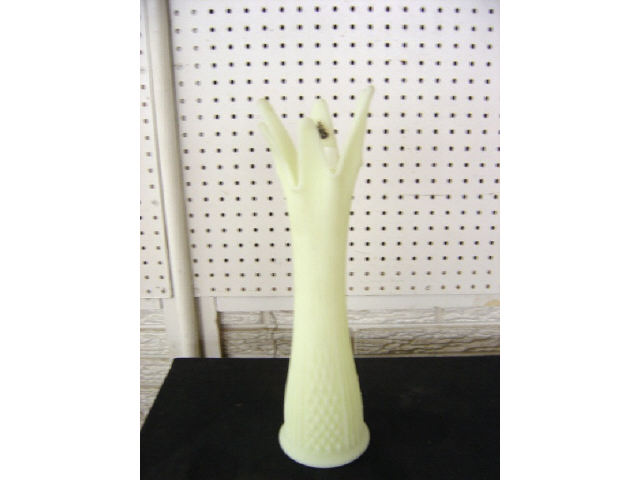 Appraisal: FENTON CUSTARD VASE