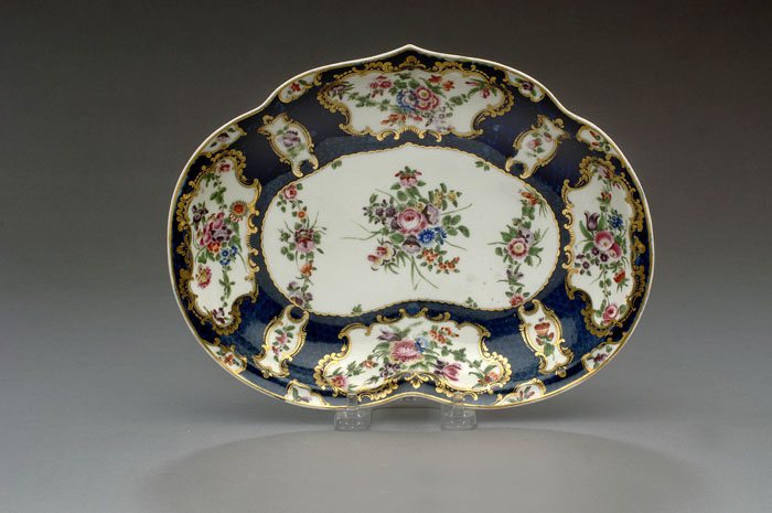 Appraisal: WORCESTER PORCELAIN BLUE-SCALE KIDNEY- SHAPED DISH CIRCA Reserved in the