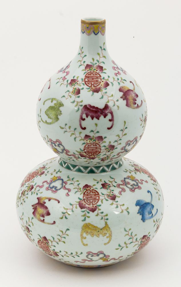 Appraisal: Fine Chinese Famille Rose Gourd Vase Fine Chinese Qing Dynasty