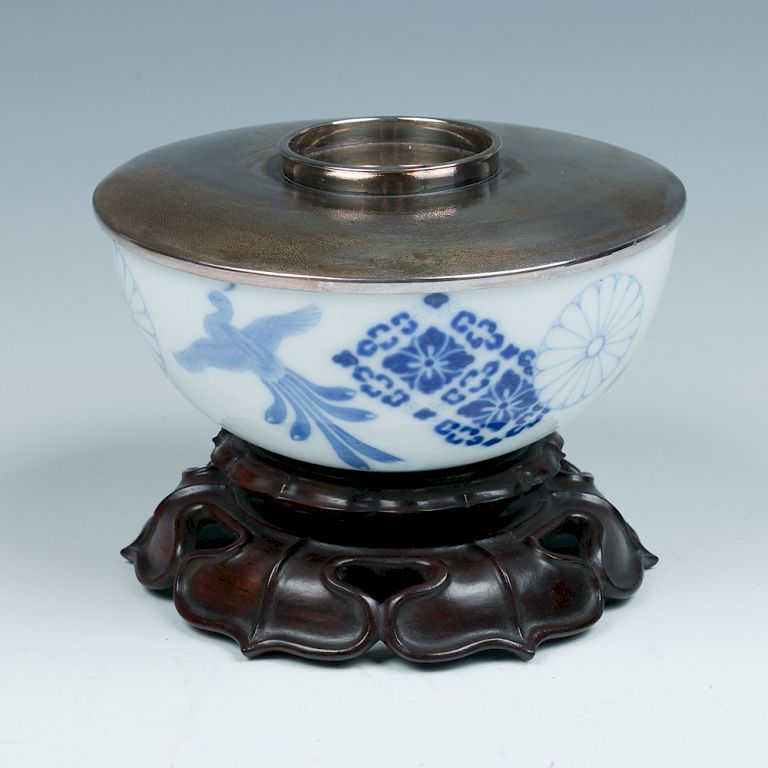 Appraisal: A JAPANESE BLUE AND WHITE BOWL EARLY TH C The