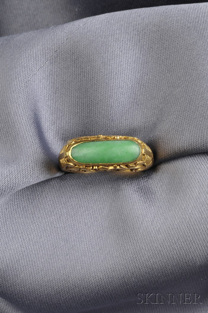 Appraisal: kt Gold and Jadeite Saddle Ring set with a jadeite