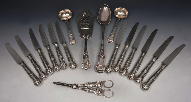 Appraisal: A GEORGE IV SILVER KING'S PATTERN GRAVY SPOON by William