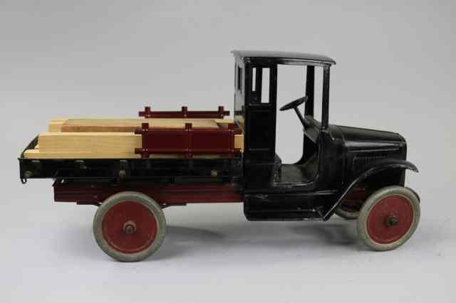 Appraisal: BUDDY 'L' LUMBER TRUCK C 's pressed steel cab done