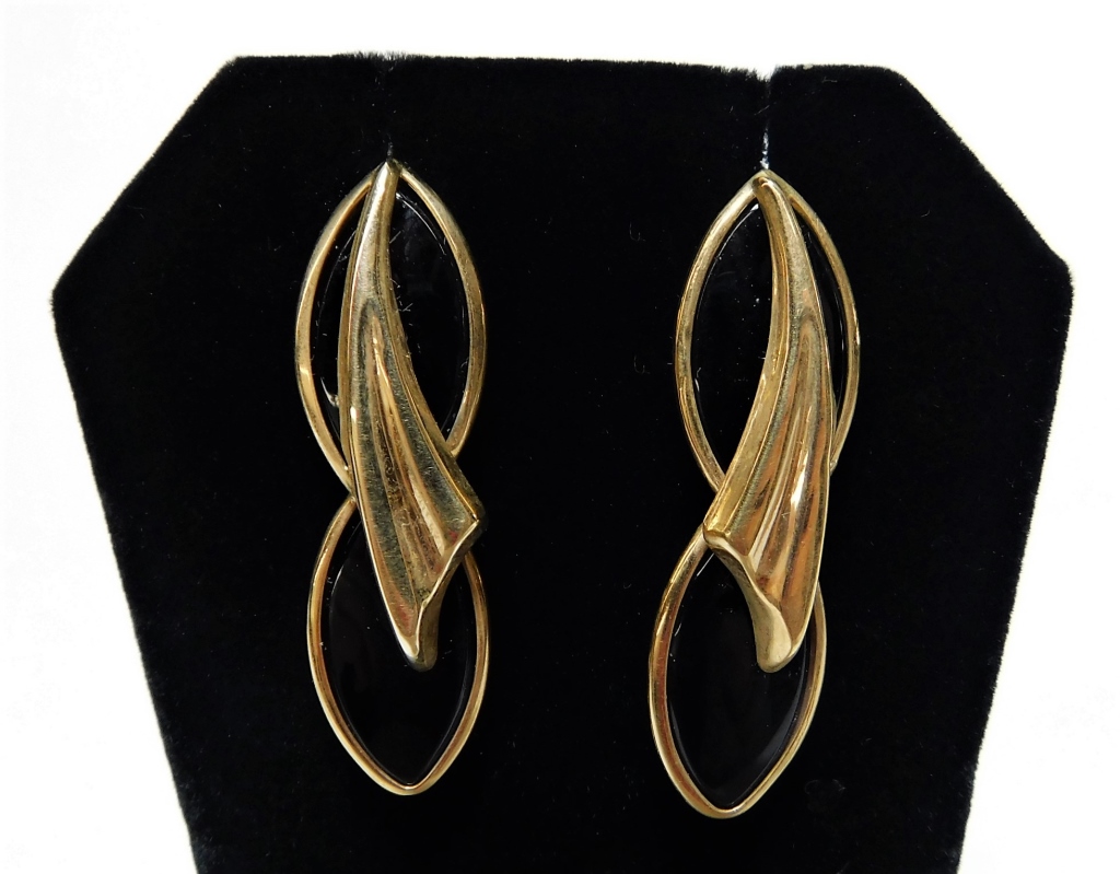 Appraisal: PR K GOLD ONYX GEOMETRIC EARRINGS United States th CenturyStacked