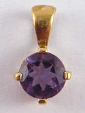 Appraisal: A carat gold amethyst pendant amethyst approx mm diameter