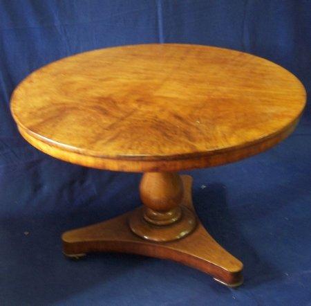 Appraisal: A Regency mahogany circular breakfast table the single veneered top