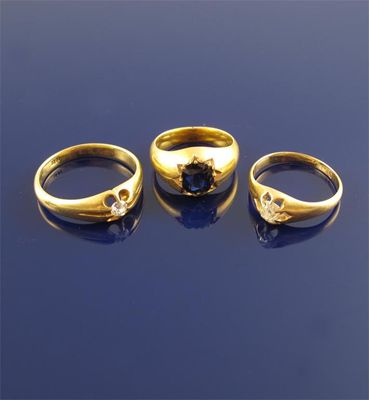 Appraisal: A cushion shaped sapphire set gold ring And two other