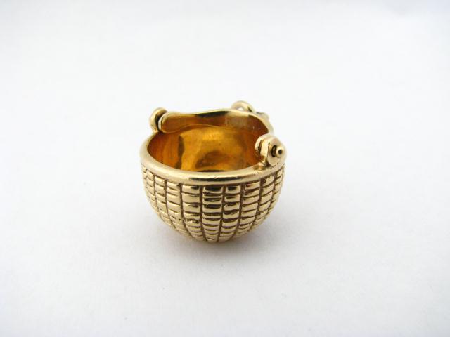 Appraisal: K Yellow gold Nantucket basket charm