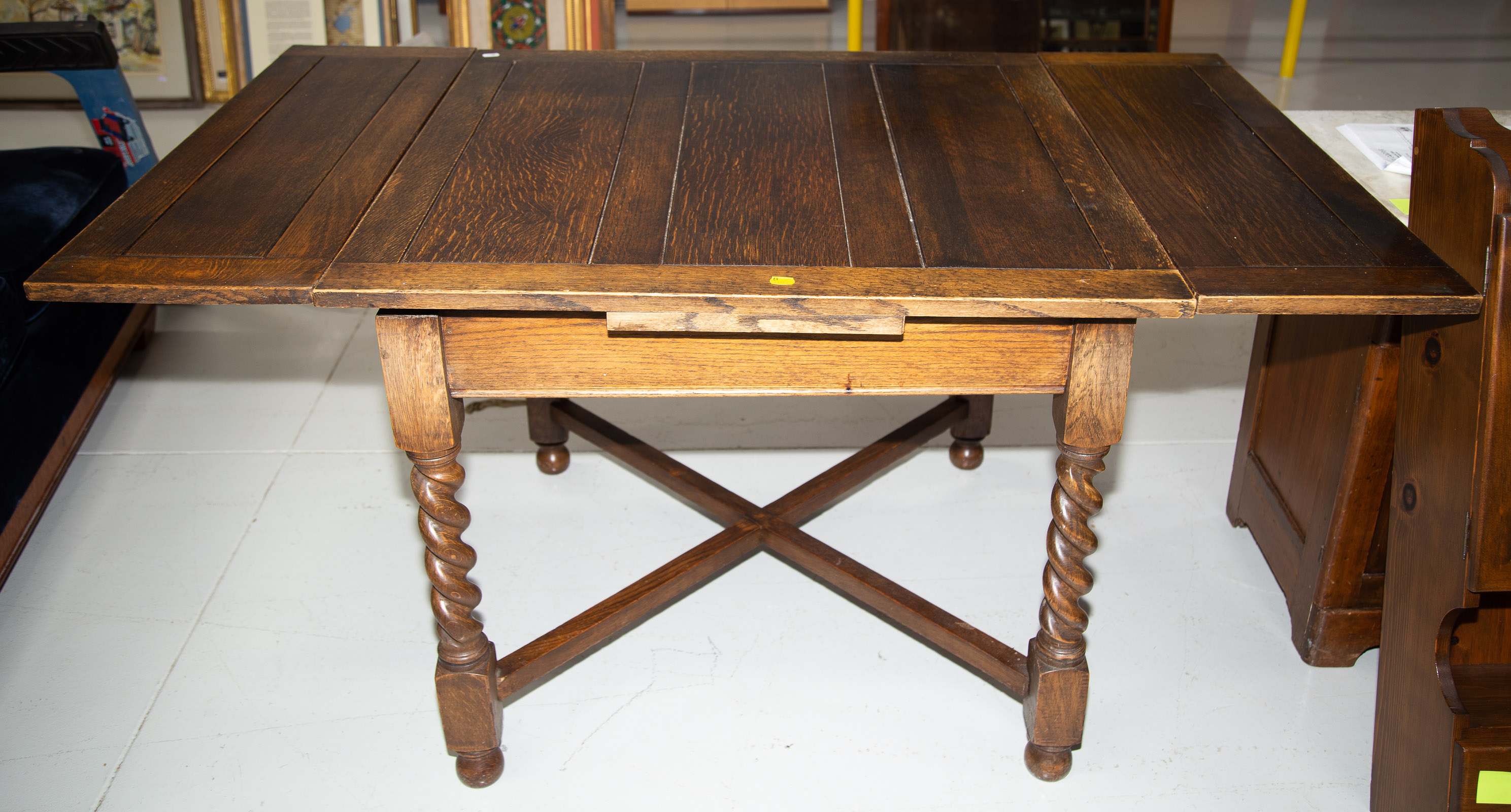 Appraisal: WILLIAM MARY STYLE OAK DRAW LEAF TABLE Early th century