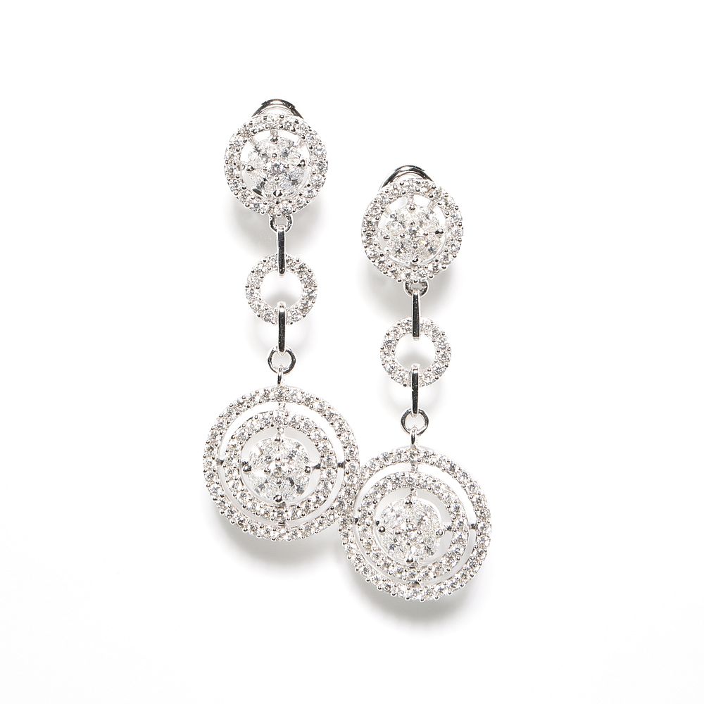 Appraisal: A PAIR OF K WHITE GOLD AND DIAMOND DROP EARRINGS