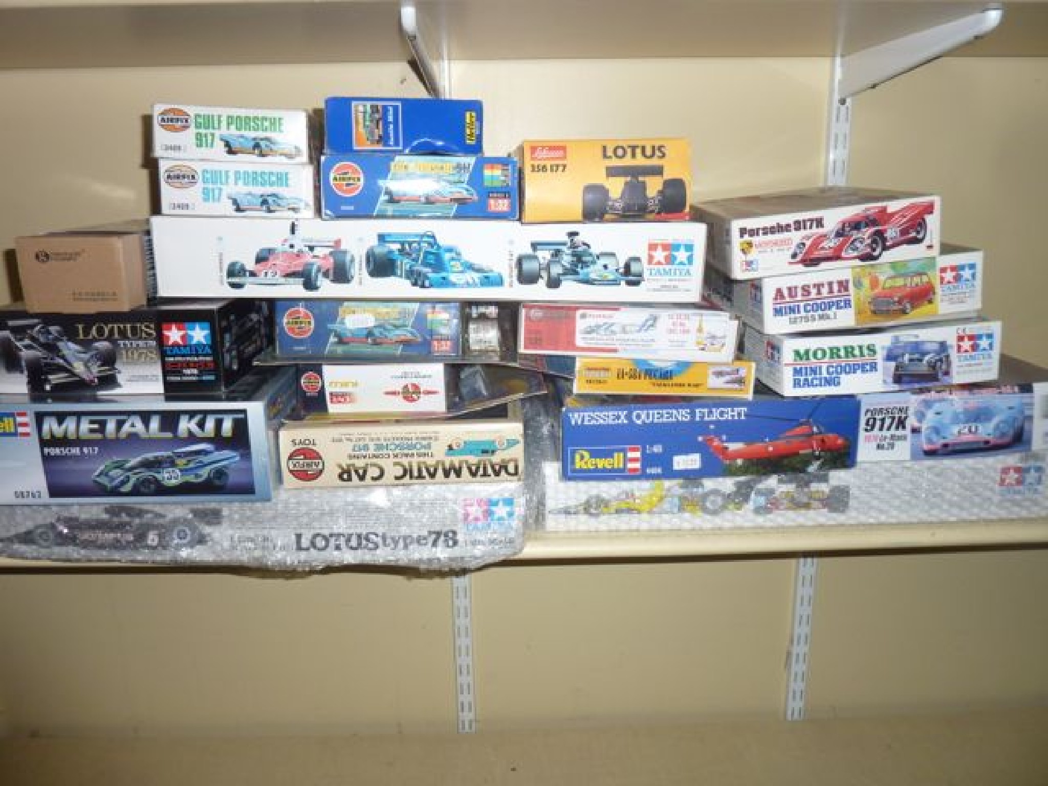 Appraisal: Approx car kits including Lotus type Porsche JPS Mark III