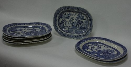 Appraisal: A set of eight blue and white transfer printed serving