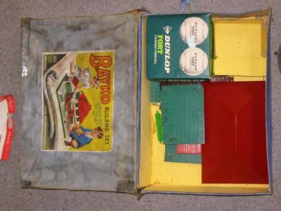 Appraisal: A quantity of Bayko Building Set items in a No