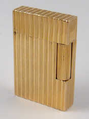 Appraisal: A ribbed gold plated cigarette lighter by S J Dupont