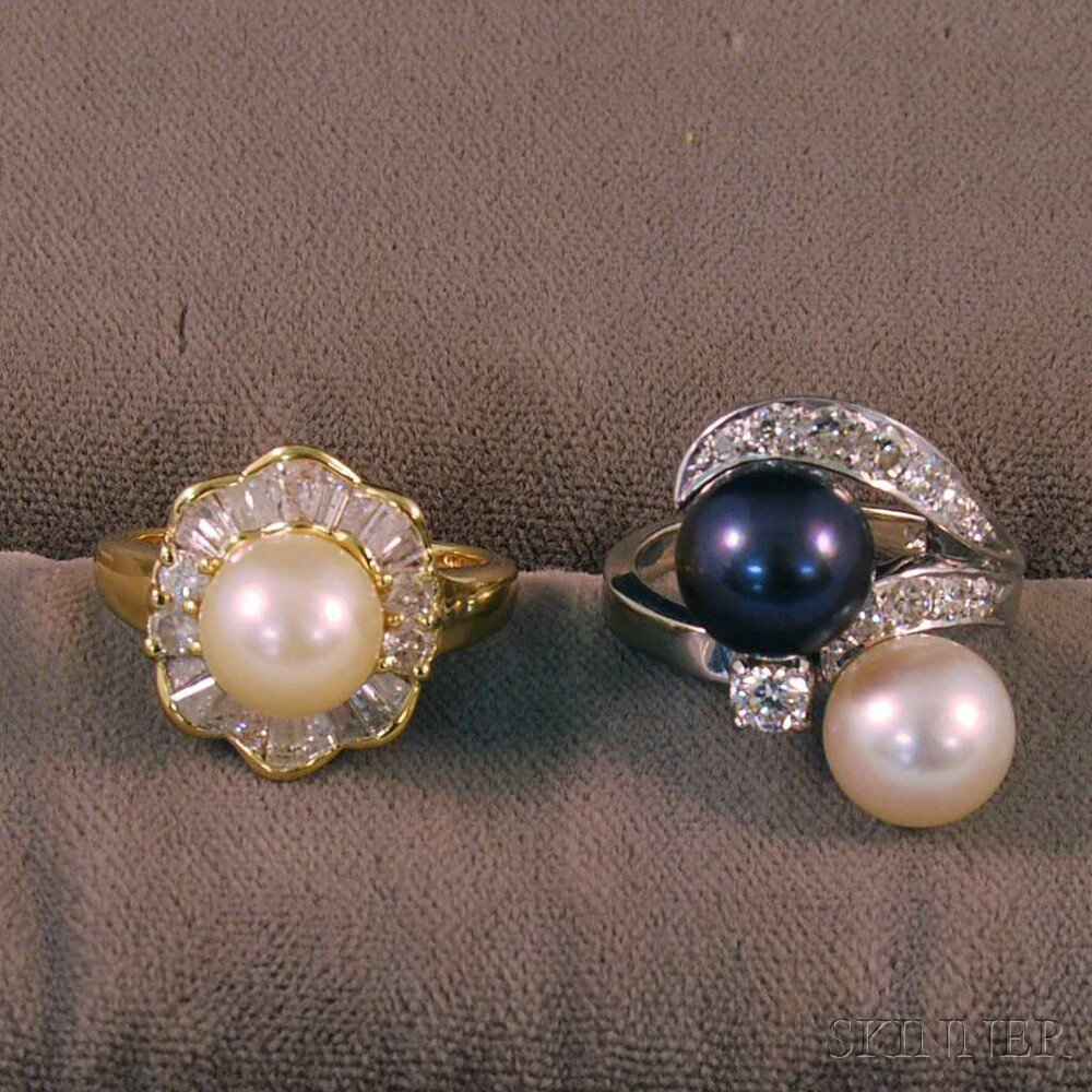 Appraisal: Two Pearl Rings a kt yellow gold and pearl ring