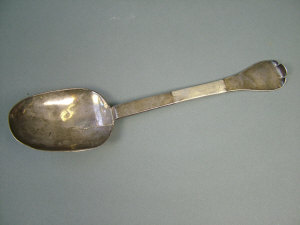 Appraisal: A William III provincial silver dog nose spoon with rat-tail