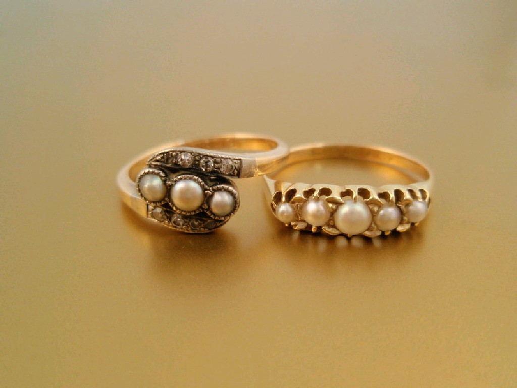 Appraisal: A crossover seed pearl and tiny diamond set dress ring