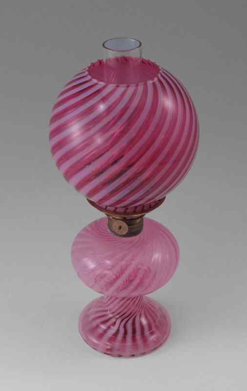 Appraisal: L G WRIGHT MINIATURE CRANBERRY GLASS LAMP Optic swirl design