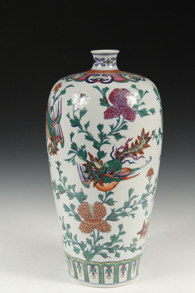 Appraisal: CHINESE PORCELAIN VASE - Large Meiping Vase with polychrome decoration