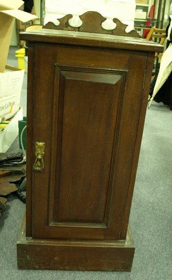 Appraisal: An Edwardian pot cupboard on a plinth base cm wide