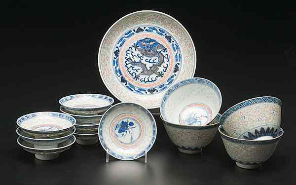 Appraisal: Chinese Rice Bowls and Plate Chinese a group of thirteen