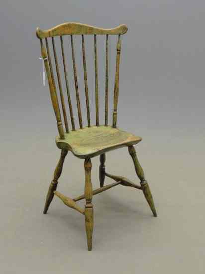 Appraisal: th c fanback Windsor chair in green paint '' Seat