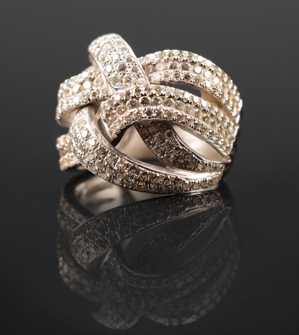 Appraisal: kt White Gold and Pave Diamond Knot Cluster Ring signed