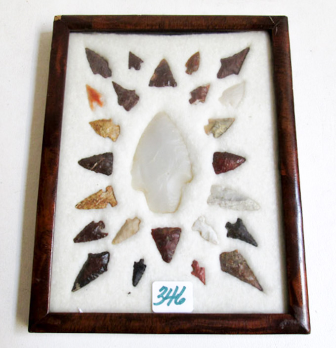 Appraisal: NATIVE AMERICAN INDIAN GEM AND BIRD POINTS POINTS centered with