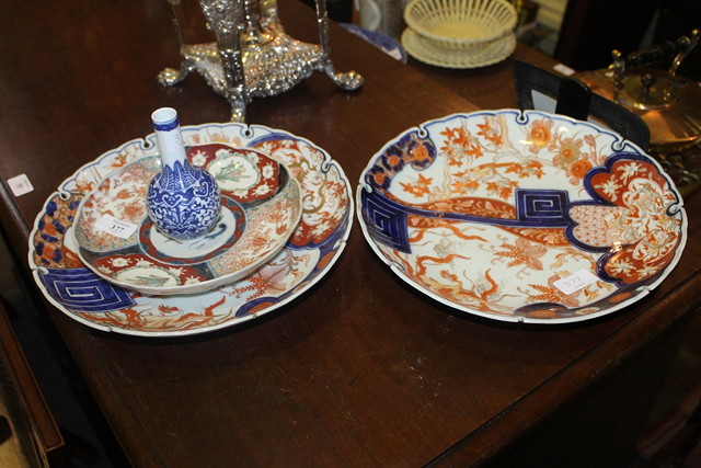 Appraisal: A PAIR OF JAPANESE IMARI POLYCHROME PLATES with underglaze blue