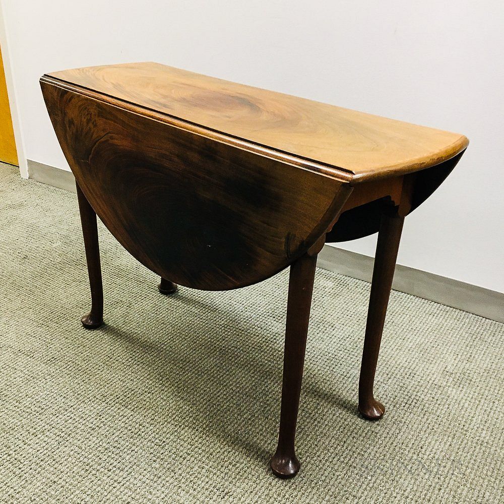 Appraisal: Queen Anne Mahogany Drop-leaf Table Queen Anne Mahogany Drop-leaf Table