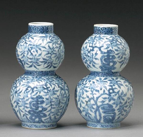 Appraisal: A pair of blue and white porcelain double gourd vases