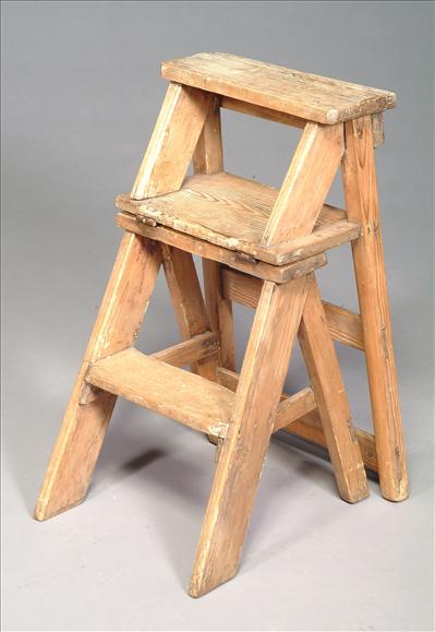 Appraisal: A set of rustic pine wooden metamorphic libary chair th