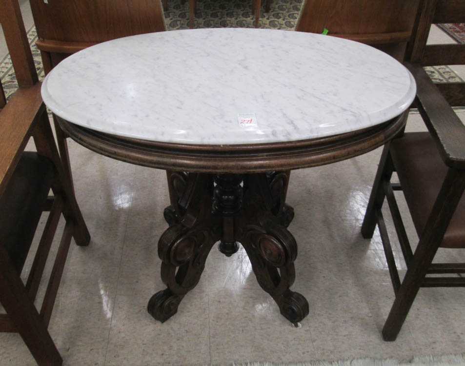 Appraisal: VICTORIAN MARBLE-TOP WALNUT LAMP TABLE American c featuring an oval