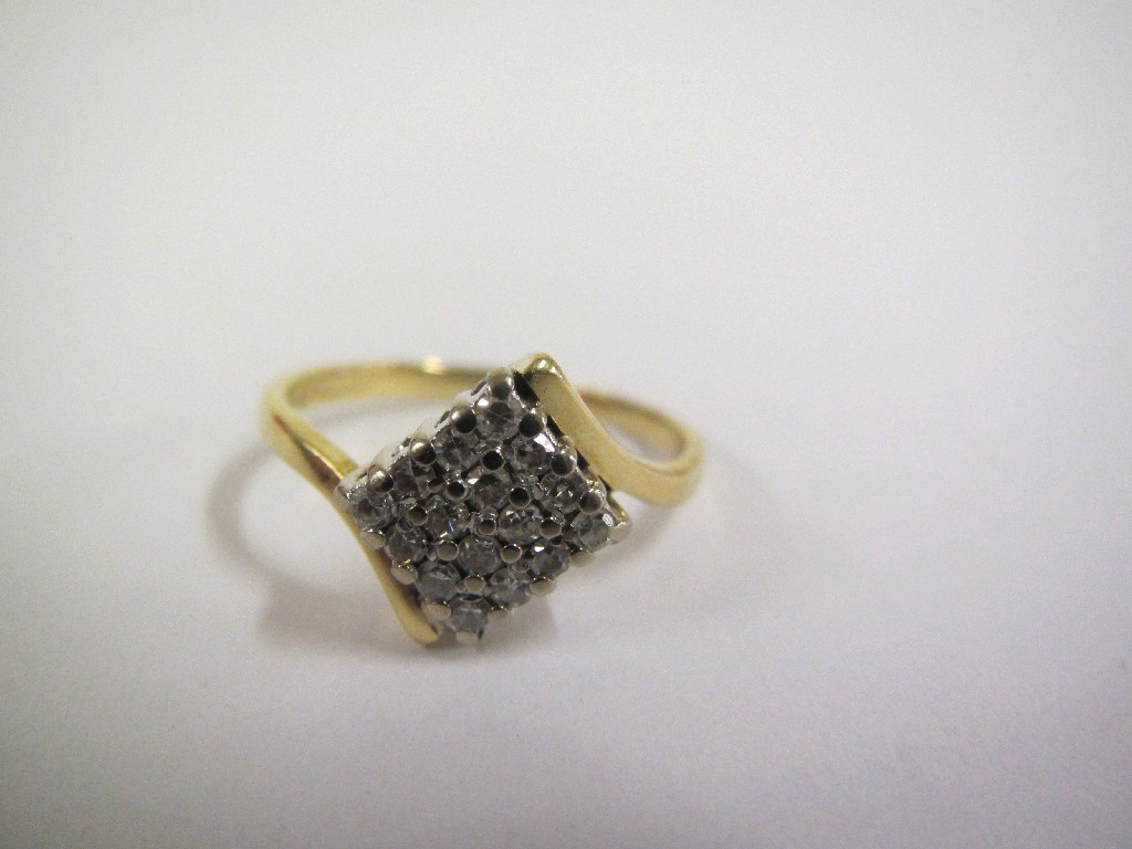 Appraisal: Eighteen carat gold diamond cluster cross over ring