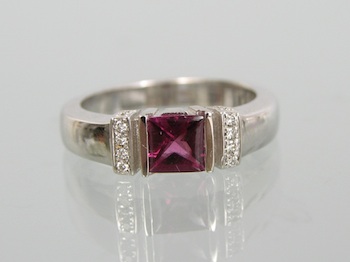 Appraisal: A DiModolo Diamond and Tourmaline Ring k white gold ring