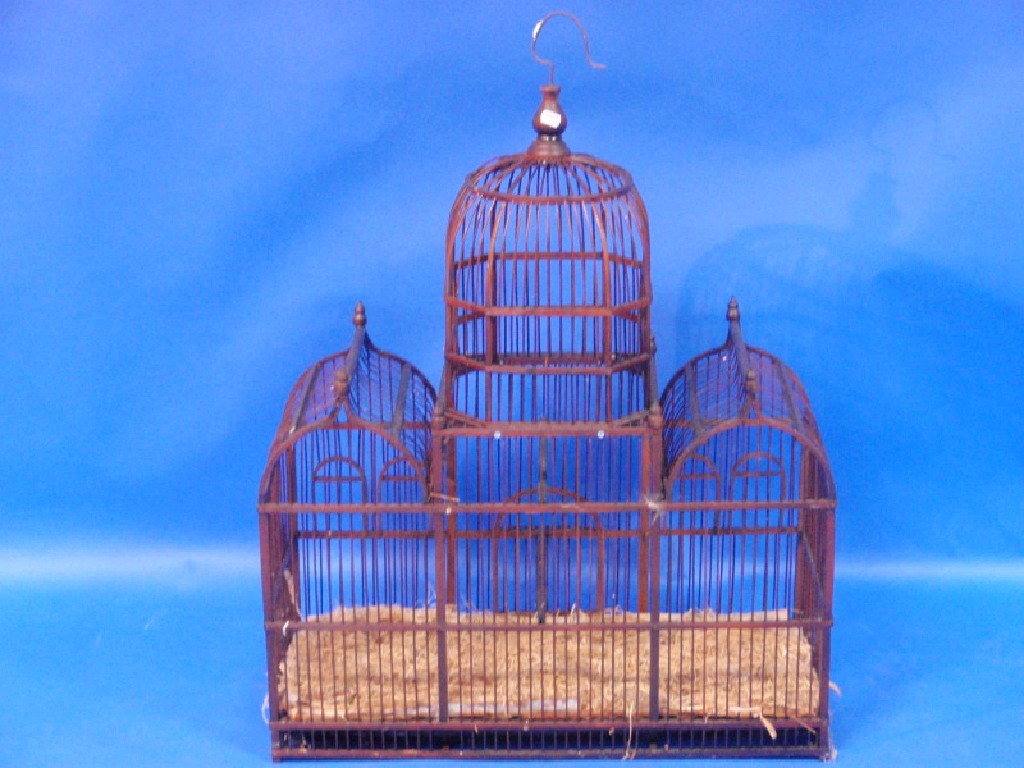 Appraisal: A wooden bird cage