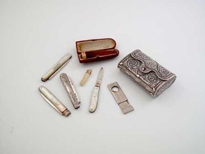 Appraisal: A mixed lot a filigree cheroot case in the form