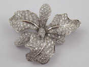 Appraisal: A white metal tests carat gold pavee set diamond brooch