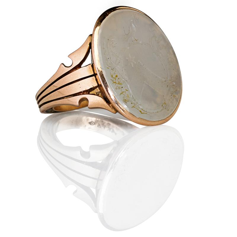 Appraisal: VICTORIAN WHITE AGATE AND GOLD SIGNET RING Condition Report