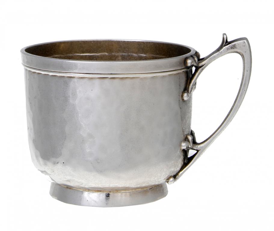 Appraisal: AN ARTS AND CRAFTS MOVEMENT SILVER CHRISTENING CUP the urnular