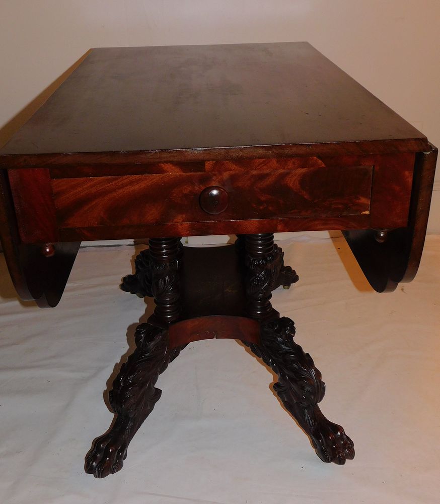 Appraisal: FEDERAL MAHOGANY DINE TABLE Fine Federal period drop leaf mahogany