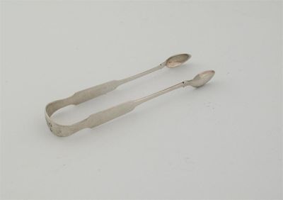 Appraisal: A pair of George III Irish sugar tongs shaped fiddle