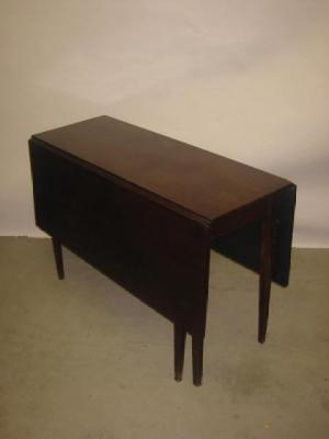 Appraisal: A GEORGE III MAHOGANY DROP LEAF TABLE the oblong top