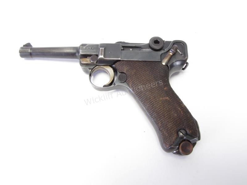 Appraisal: DWM Double Dated Luger Pistol-Round barrel Chambered in mm Wooden