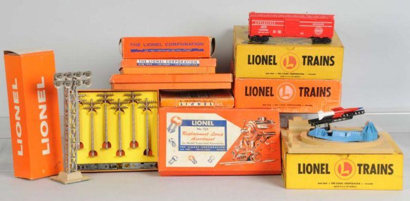 Appraisal: Lot of Lionel Accessories in OB Description Post-war Includes boxes