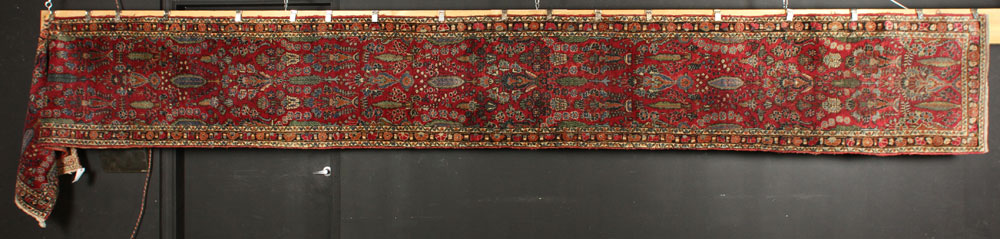 Appraisal: - Antique Persian Sarouk Carpet Antique Persian Sarouk carpet '