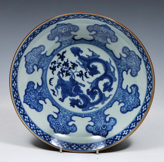 Appraisal: A CHINESE BLUE AND WHITE PORCELAIN DISH with central dragon